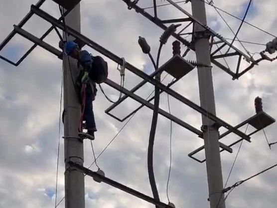 康高特Ronaldo高能量<a href='http://www.tianyi777.com/Ppzq/ersted.html'>電纜故障定位儀</a> 現(xiàn)場(chǎng)準(zhǔn)確檢測(cè)35kv電纜故障點(diǎn)