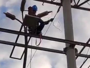 康高特Ronaldo高能量<a href='http://www.tianyi777.com/Ppzq/ersted.html'>電纜故障定位儀</a> 現(xiàn)場(chǎng)準(zhǔn)確檢測(cè)35kv電纜故障點(diǎn)