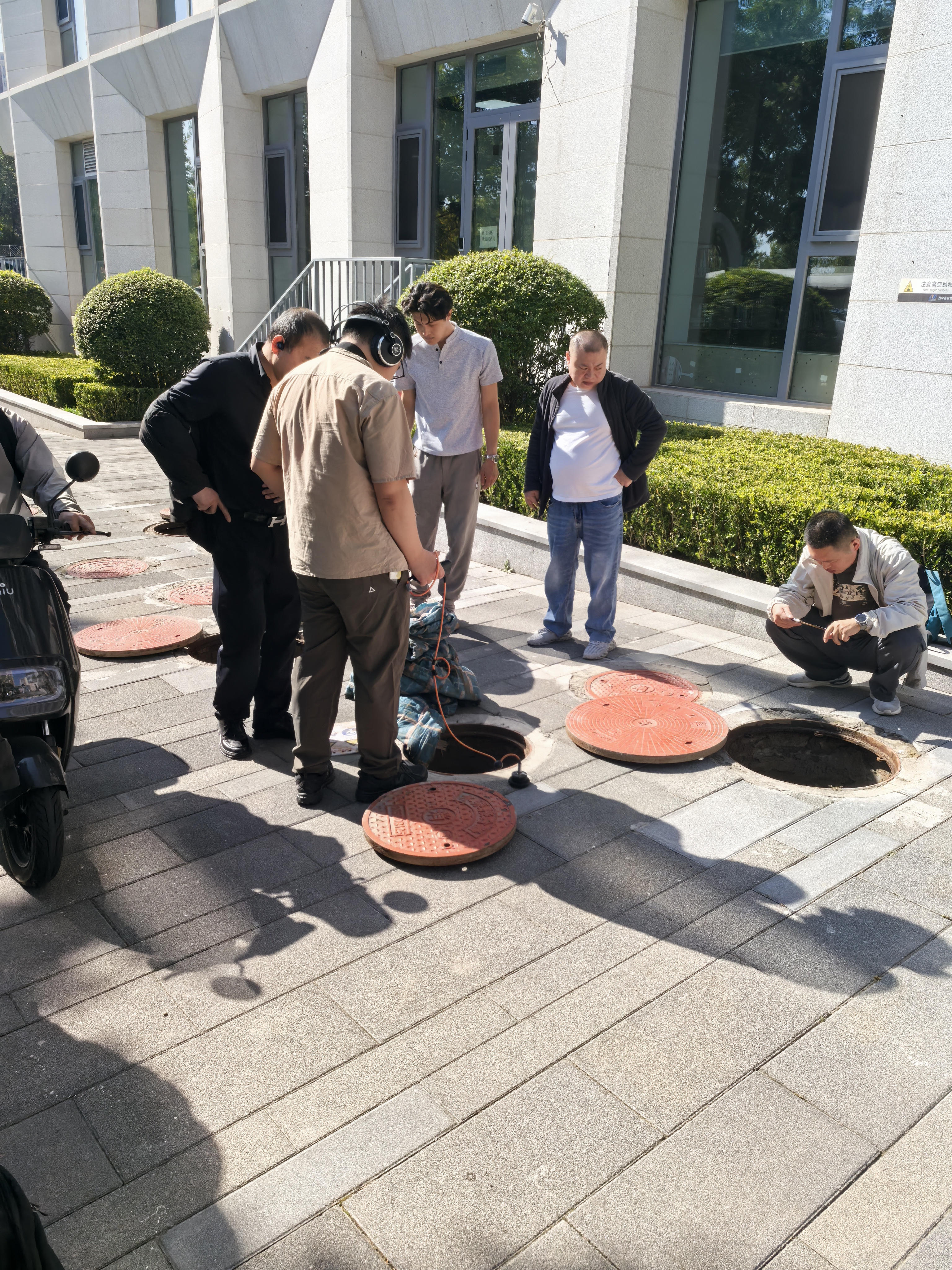 智能聽漏儀供水管網(wǎng)聽漏現(xiàn)場